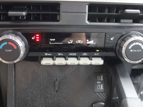 Used 2025 Toyota Tacoma SR5 AWD/4WD image 19
