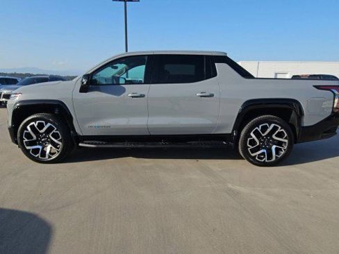 Used 2025 Chevrolet Silverado EV RST image 5