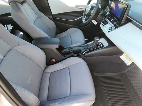 Used 2025 Toyota Corolla SE image 10
