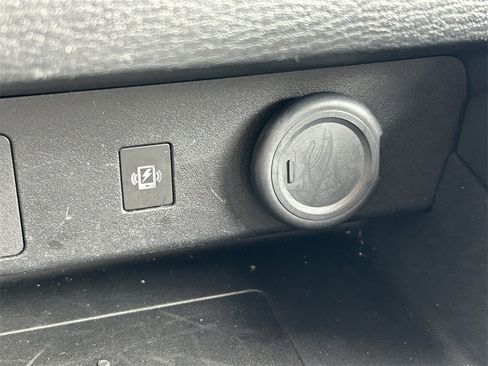 Used 2024 Mitsubishi Outlander SE image 32