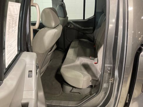 Used 2009 Nissan Frontier SE w/ SE Value Truck Pkg RWD image 16