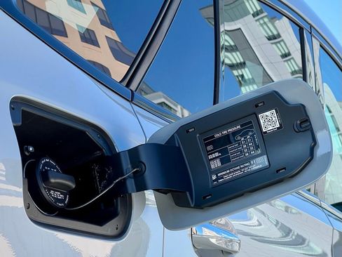 Certified 2025 Mercedes-Benz GLE 450 4MATIC Coupe image 9