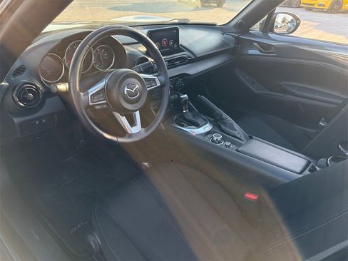 Used 2020 MAZDA MX-5 Miata Club image 8