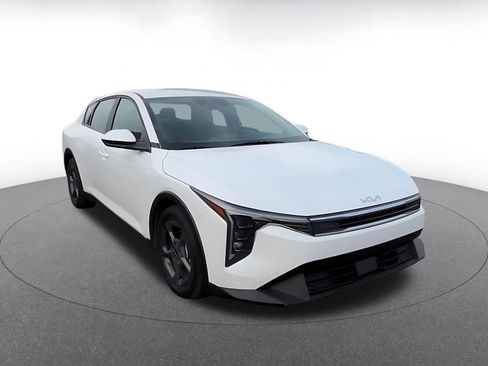 Used 2025 Kia K4 LXS image 3