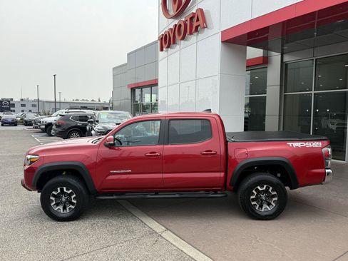 Used 2020 Toyota Tacoma TRD Off-Road AWD/4WD image 3