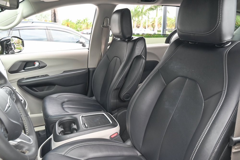 Used 2024 Chrysler Pacifica Touring-L FWD image 10
