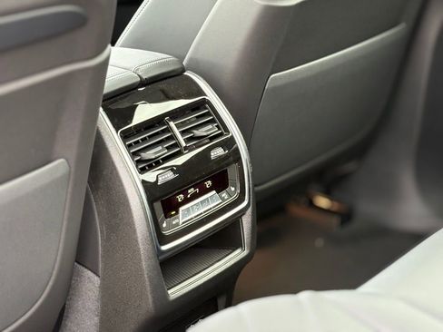 Used 2026 BMW X7 xDrive40i w/ M Sport Package image 21