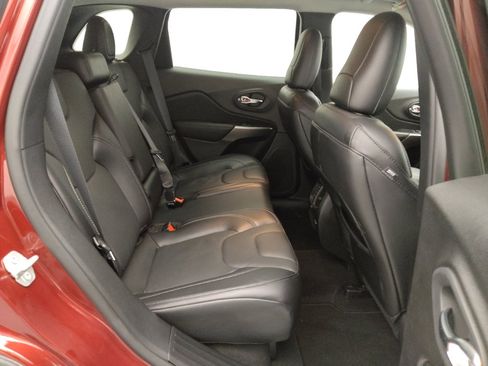 Used 2021 Jeep Cherokee Latitude Lux w/ Comfort/Convenience Group image 19