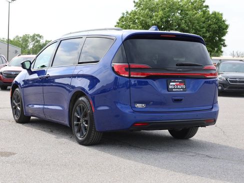 Used 2021 Chrysler Pacifica Touring w/ S Appearance Package FWD image 11