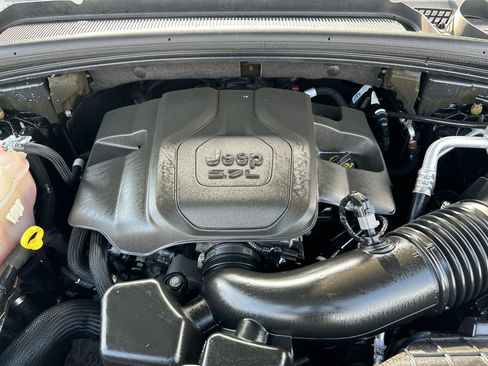 Used 2021 Jeep Grand Cherokee L Overland w/ Luxury Tech Group IV AWD/4WD image 73