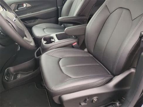 New 2026 Chrysler Pacifica Select w/ S Appearance Package image 17