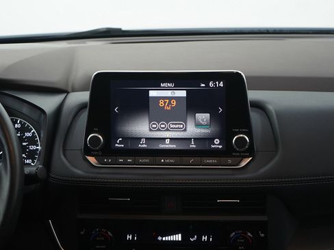 Used 2023 Nissan Rogue SV w/ SV Premium B Package image 15