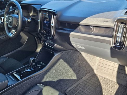 Used 2023 Volvo C40 P8 Recharge Ultimate AWD/4WD image 30