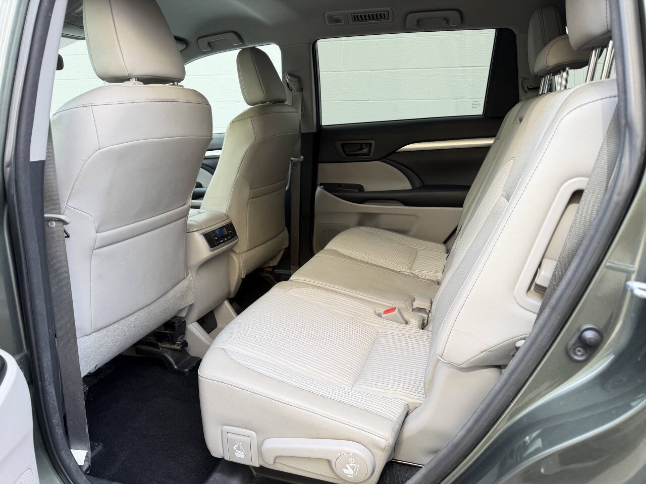 Used 2016 Toyota Highlander Plus AWD/4WD image 20