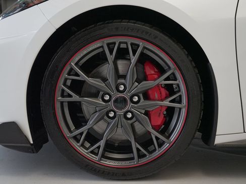 Used 2023 Chevrolet Corvette Stingray Premium Conv w/ Z51 Performance Package RWD image 32