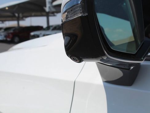 Used 2024 Cadillac Escalade Premium Luxury image 16