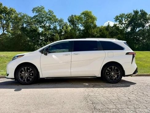 Used 2024 Toyota Sienna XSE w/ XSE Plus Package FWD image 7