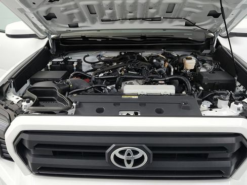 Used 2024 Toyota Tacoma SR5 AWD/4WD image 22