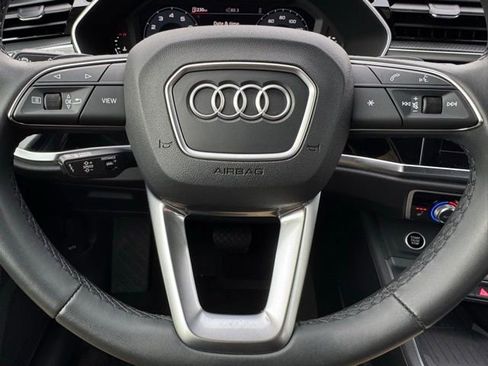Certified 2025 Audi Q3 2.0T Premium image 13
