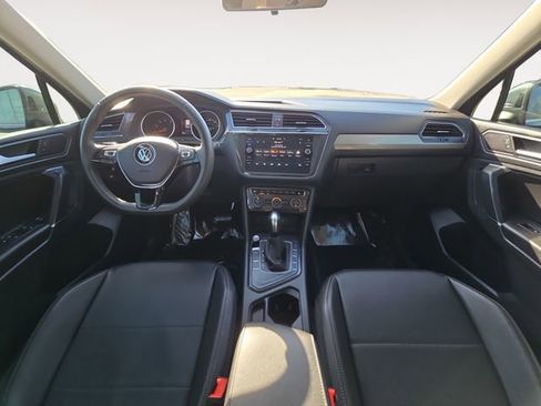 Used 2020 Volkswagen Tiguan SE image 10