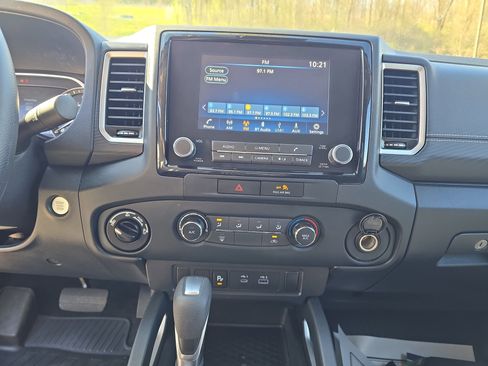 Used 2022 Nissan Frontier SV w/ Technology Package AWD/4WD image 20