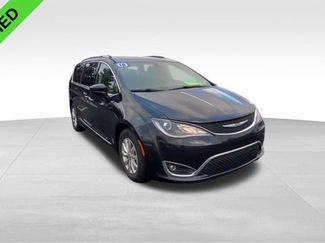 Used 2018 Chrysler Pacifica Touring-L video 3