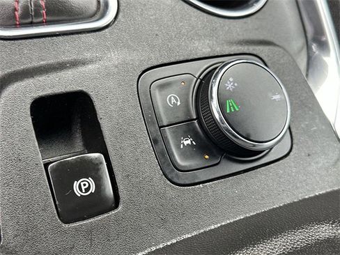 Used 2022 Chevrolet Traverse RS image 40