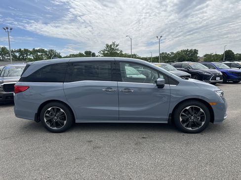 Used 2024 Honda Odyssey Elite image 3