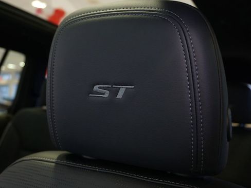 Used 2025 Buick Enclave Sport Touring w/ Power Package image 11