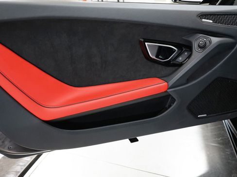 Used 2023 Lamborghini Huracan EVO image 11