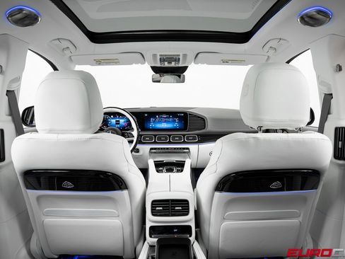 Used 2025 Mercedes-Benz Maybach GLS 600 4MATIC image 25