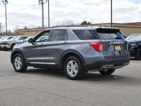 Used 2023 Ford Explorer XLT w/ Equipment Group 202A image 5