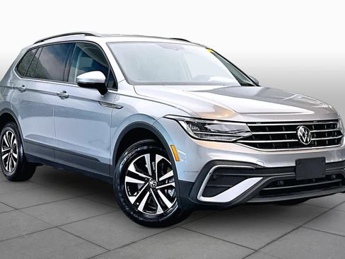 Used 2023 Volkswagen Tiguan S FWD image 3