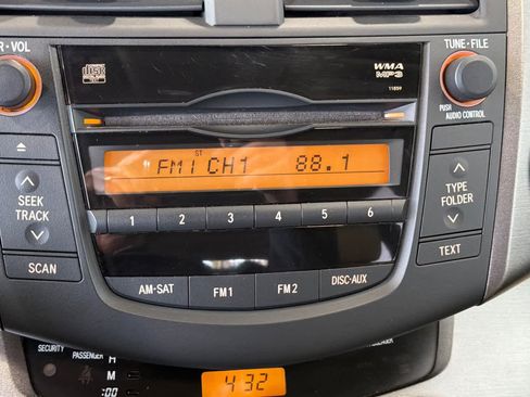 Used 2011 Toyota RAV4 4WD image 20