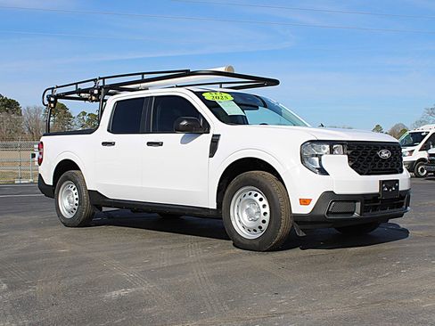 Used 2025 Ford Maverick XLT w/ Equipment Group 302A image 3