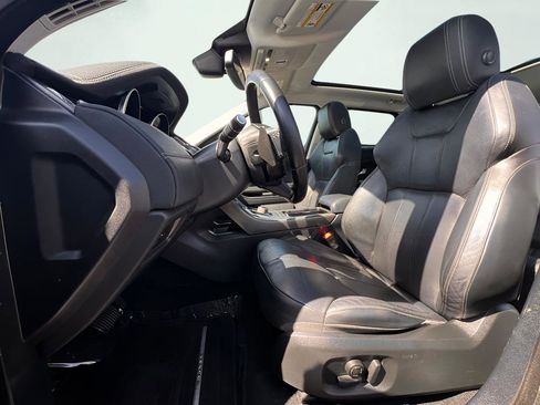 Used 2019 Land Rover Range Rover Evoque SE AWD/4WD image 18