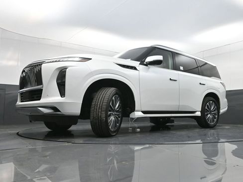 Used 2025 INFINITI QX80 Sensory image 32