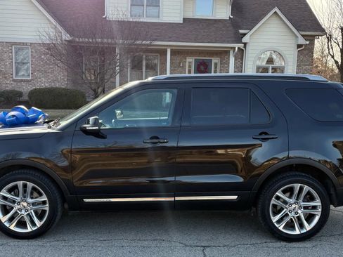 Used 2017 Ford Explorer XLT w/ Equipment Group 202A image 8
