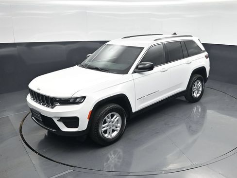 Used 2025 Jeep Grand Cherokee Laredo w/ Luxury Tech Group I AWD/4WD image 30