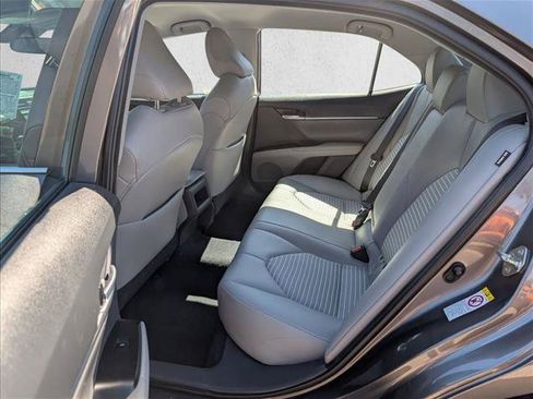 Used 2018 Toyota Camry SE FWD image 16