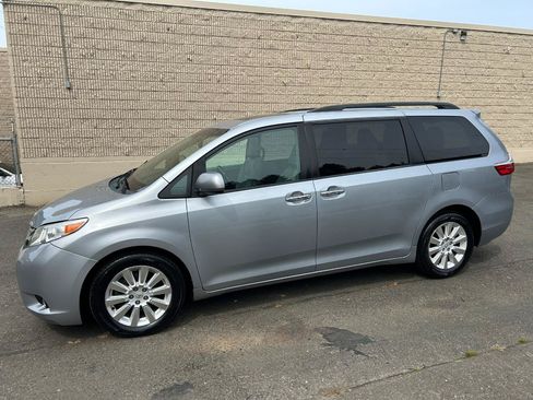 Used 2015 Toyota Sienna XLE w/ XLE Navigation Package AWD/4WD image 8