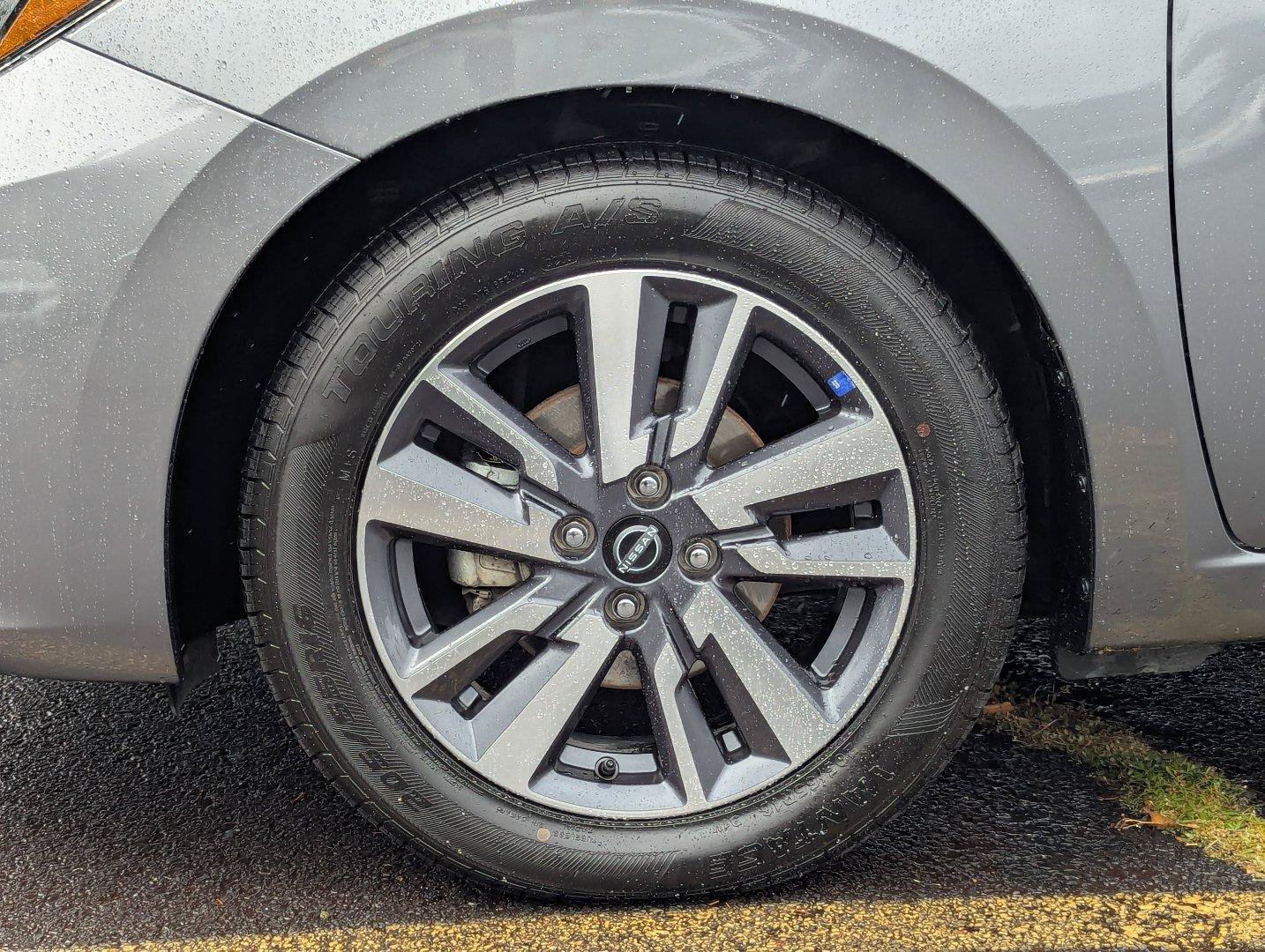 Used 2025 Nissan Versa SV FWD image 38
