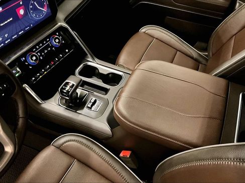 Used 2024 GMC Sierra 1500 Denali w/ Denali Reserve Package AWD/4WD image 19