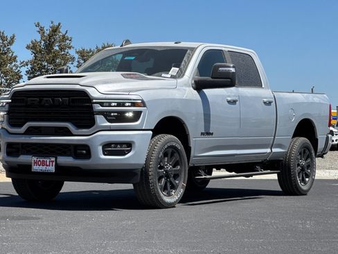 New 2026 RAM 2500 Laramie AWD/4WD image 7