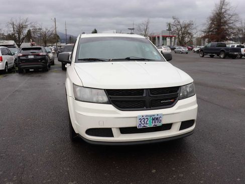Used 2017 Dodge Journey SE w/ Flexible Seating Group image 3