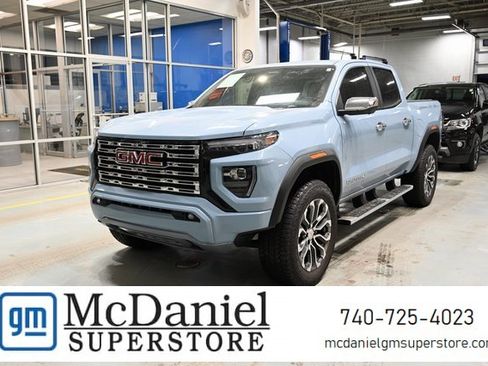 Used 2025 GMC Canyon Denali image 1