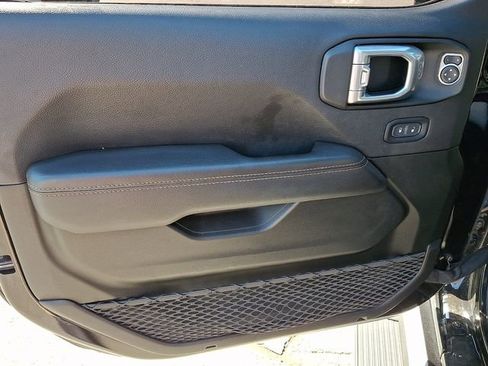 Used 2021 Jeep Gladiator Overland AWD/4WD image 9