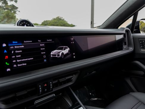 New 2025 Porsche Cayenne GTS image 38