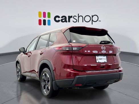Used 2025 Nissan Rogue SV image 3