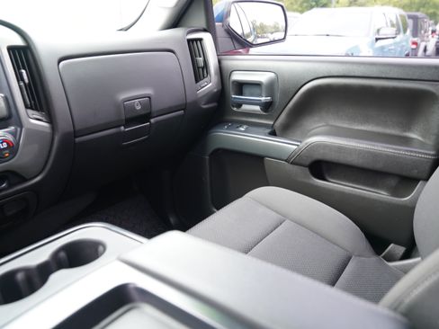 Used 2018 Chevrolet Silverado 1500 LT w/ LT Eassist Package AWD/4WD image 11